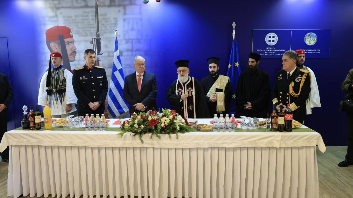 ΚΟΠΗ ΠΡΩΤΟΧΡΟΝΙΑΤΙΚΗΣ ΠΙΤΑΣ ΣΤΗΝ ΠΡΟΕΔΡΙΚΗ ΦΡΟΥΡΑ 