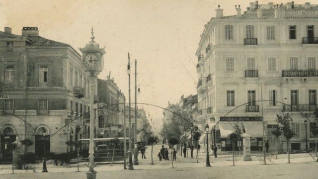 Κουίζ για την παλιά Αθήνα: Μπορείτε να αναγνωρίσετε τη συγκεκριμένη πλατεία;