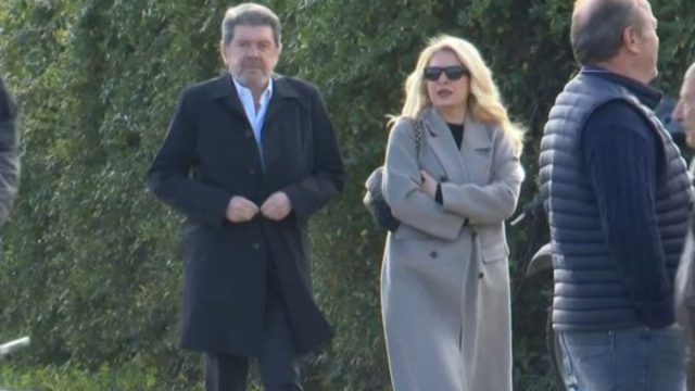 Ελένη Μενεγάκη – Γιάννης Λάτσιος: Συντετριμμένοι στην κηδεία του Γιώργου Παπαδάκη