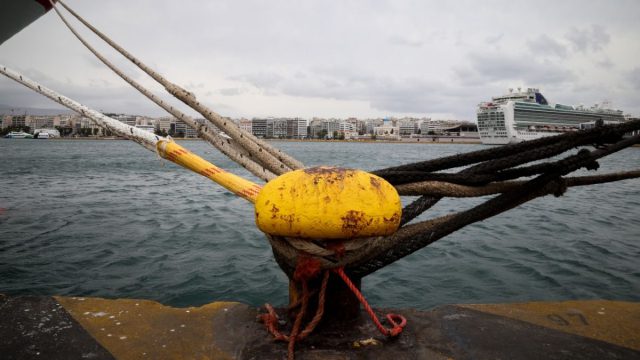 Ακυρώσεις πλοίων στον Πειραιά λόγω ανέμων, χωρίς απαγορευτικό απόπλου – Οι ταξιδιώτες σε αναμονή στα λιμάνια