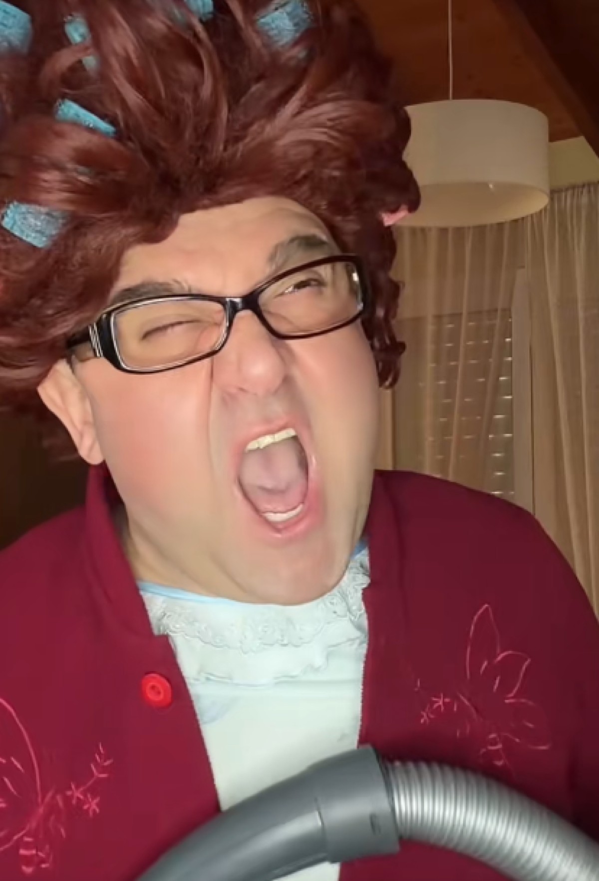 Viral το TikTok video με την απεικόνιση της ελληνίδας μάνας