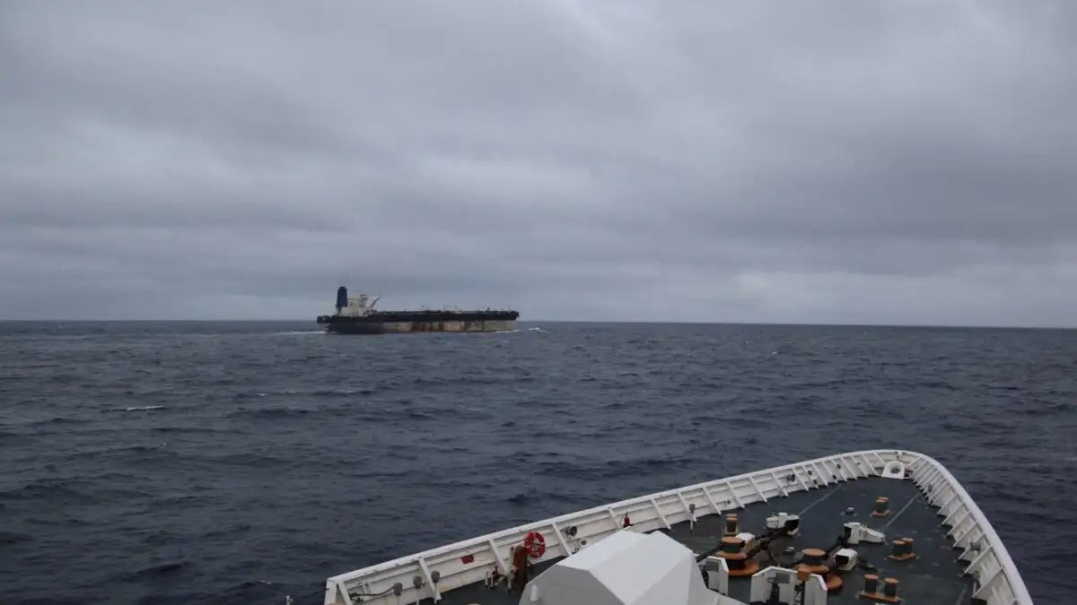 Ένταση Μόσχας – Ουάσινγκτον για το τάνκερ «Marinera»: Καταγγελίες για «πειρατική ενέργεια»