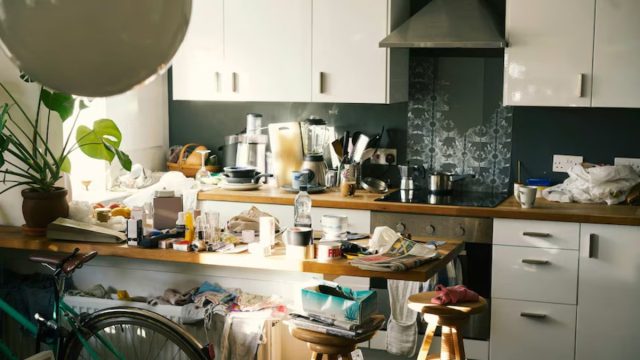 Γρήγορη καθαριότητα: Πώς να έχετε σπίτι τακτοποιημένο σε 30′ λεπτά