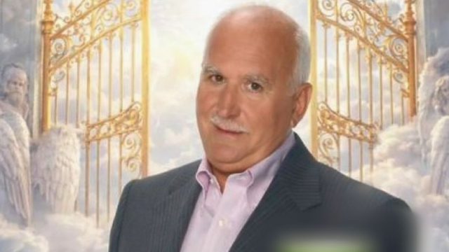 Τραγικό: Καφετέρια «διαφημίζεται» στο Instagram με φόντο τον Γιώργο Παπαδάκη απο τον… παράδεισο