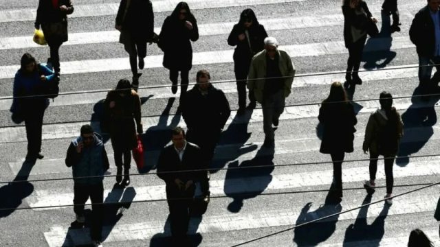 Ο κατώτατος μισθός σε νέα τροχιά από τον Απρίλιο – Στόχος τα 920 ευρώ