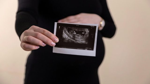 Κατάψυξη ωαρίων: 5 μυστικά που πρέπει να γνωρίζει κάθε γυναίκα – Πόσο κοστίζει η διαδικασία