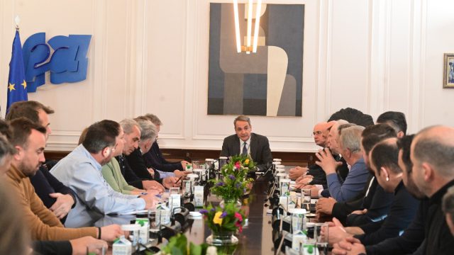 Μητσοτάκης σε αγρότες: Τις εξελίξεις διαμορφώνουν οι παρόντες και όχι οι απόντες
