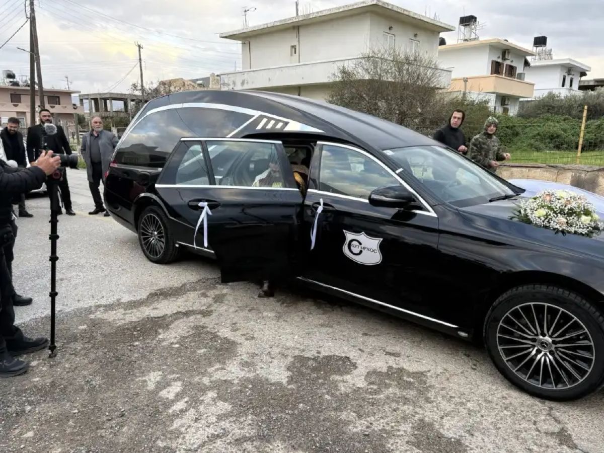 Γαμπρός πήγε στον γάμο του με... νεκροφόρα
