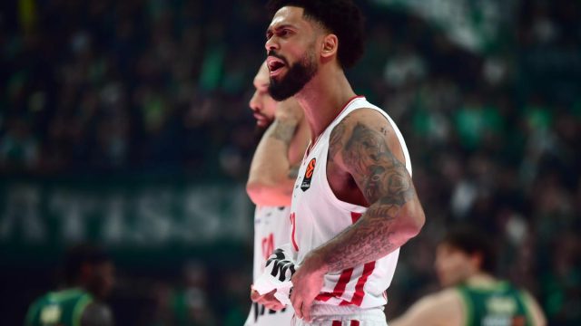 Παναθηναϊκός – Ολυμπιακός 82-87: «Ερυθρόλευκη» άλωση στο OAKA με ηγέτη τον Φουρνιέ
