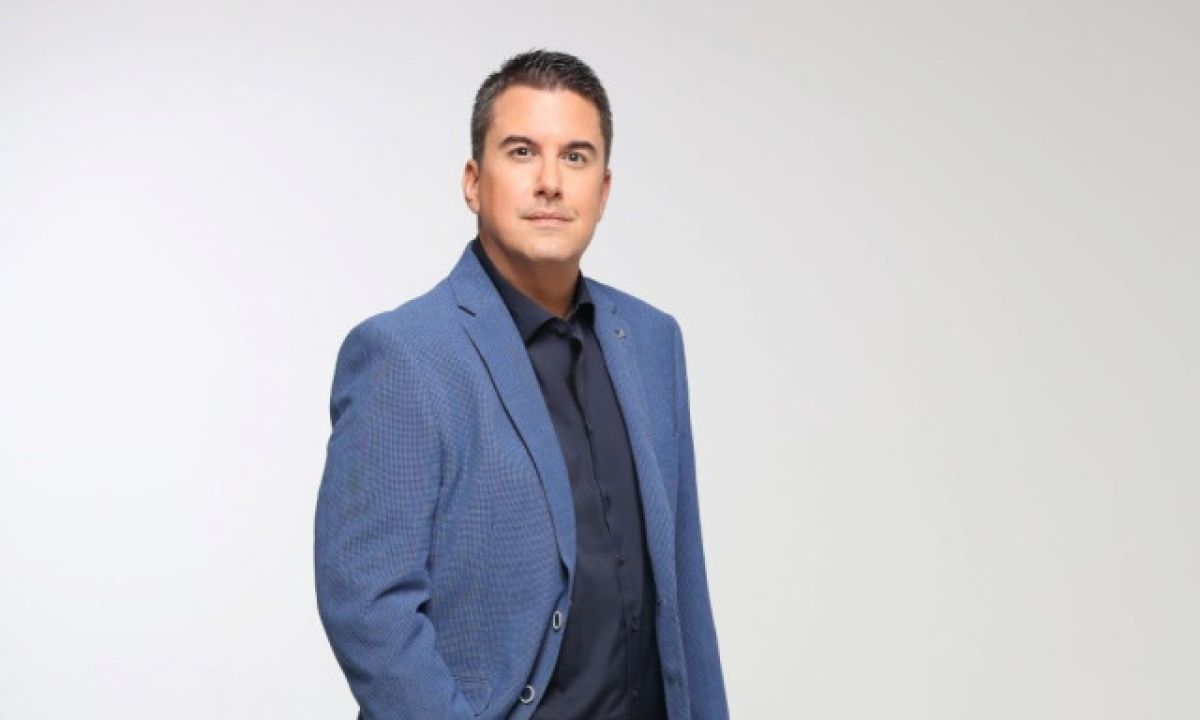 Ο Πάνος Κατσαρίδης