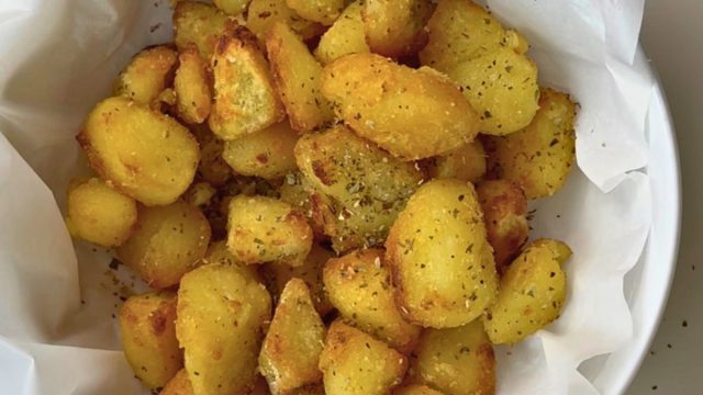 Δεν έχετε ξαναφάει πιο crispy πατάτες – Η viral συνταγή που κάνει «χαμό» στο TikTok