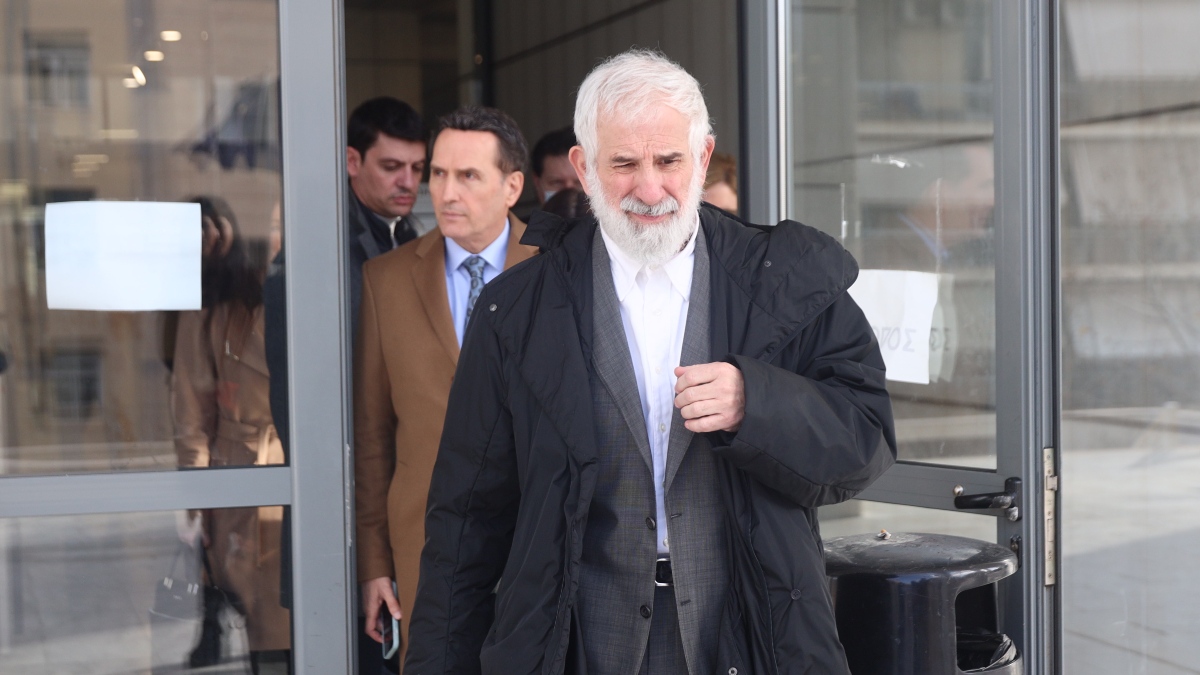 Το βιβλίο που θα «καταστρέψει» τον Πέτρο Φιλιππίδη – Ποια διάσημη ηθοποιός είναι από πίσω!