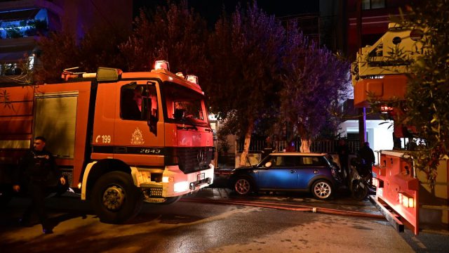 Συναγερμός στα Πατήσια: Φωτιά σε κατοικία – Διακοπή της κυκλοφορίας σε δύο δρόμους