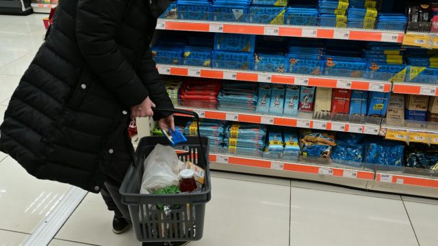 Πληθωρισμός 2,6%: Αυξήσεις «φωτιά» σε καφέ, σοκολάτα και κρέατα – Δείτε τη λίστα με τις ανατιμήσεις
