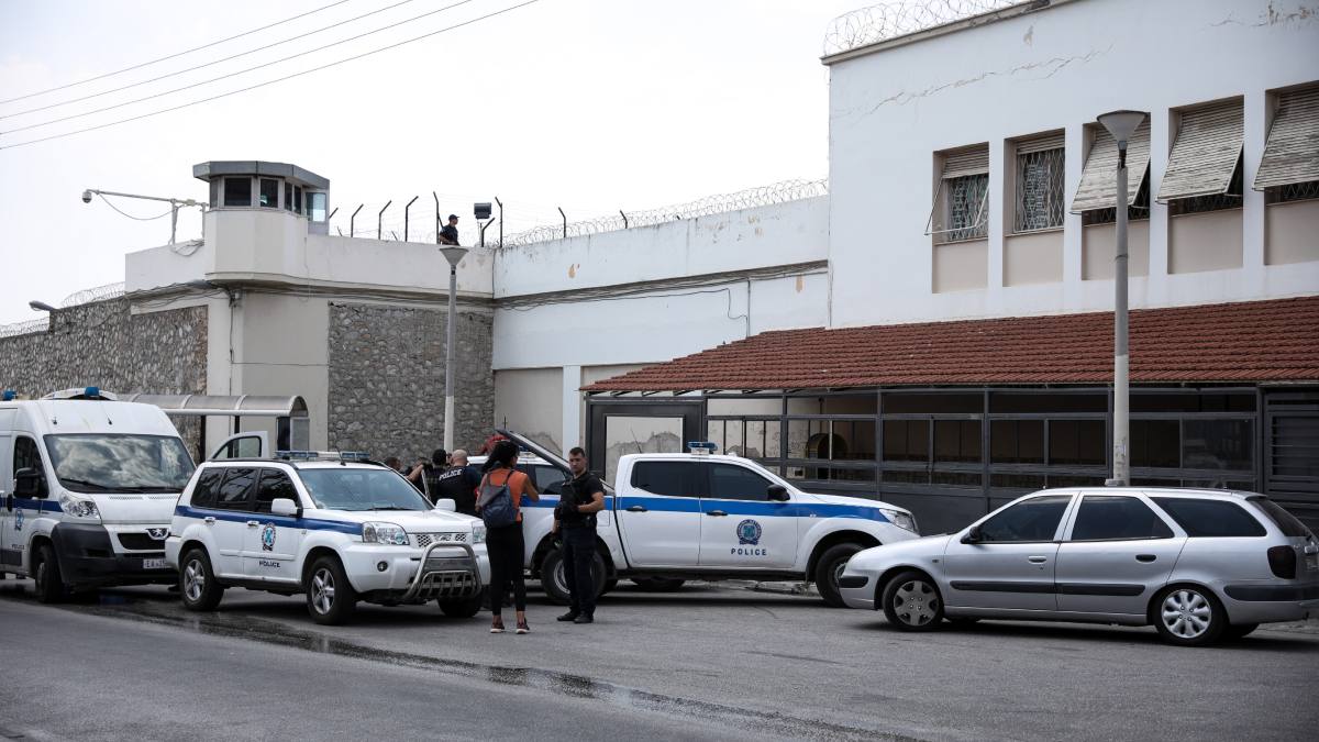 Συναγερμός από τον ΕΟΔΥ για τις φυλακές Κασσαβέτειας