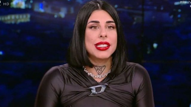 Super Kiki: «Οι γονείς μου πρέπει να μου ζητήσουν συγγνώμη – Γιατί πρέπει να φταίει το παιδί για τις μαλ…ες που κάνεις;»
