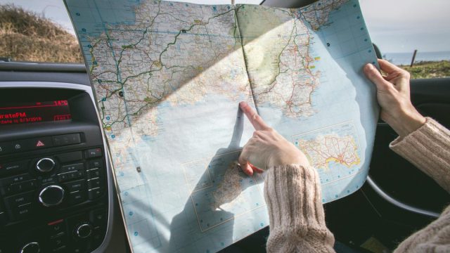 Με μια βαλίτσα στο χέρι: Τα 5 ζώδια που θα ζήσουν επικές ταξιδιωτικές εμπειρίες