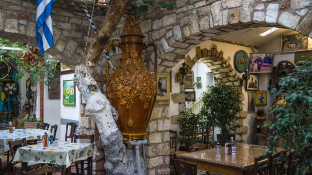 Το Κουτούκι του Αντώνη: Ένα γευστικό ταξίδι στο χρόνο, στην καρδιά της Παλαιάς Κοκκινιάς