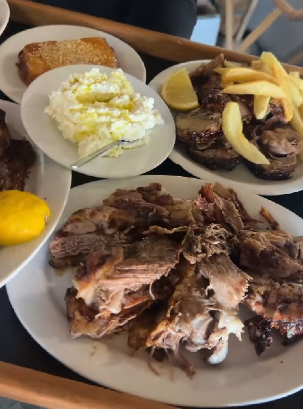 Η κρεατοφαγική εμπειρία που αξίζει τη διαδρομή μέχρι την Πάρνηθα (taverna_laios1)