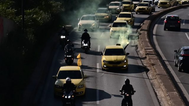 Απεργία ταξί από σήμερα για 48 ώρες – Τι είναι η ηλεκτροκίνηση και γιατί αντιδρούν οι οδηγοί
