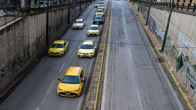 Απεργία των ταξί: «Χειρόφρενο» σε Αθήνα και Θεσσαλονίκη – Ποια είναι τα αιτήματά τους
