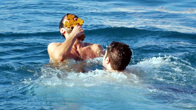 «Να μας χαρίζουν τα φώτα τη δύναμη!»: Τι σημαίνει η φράση και ποια η προέλευσή της