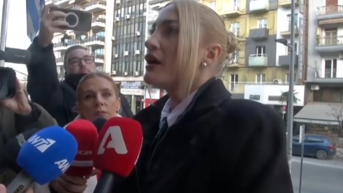 Ιωάννα Τούνη: Αναστατωμένη έξω από το δικαστήριο – «Σφίγγεται κάθε φορά η καρδιά μου»