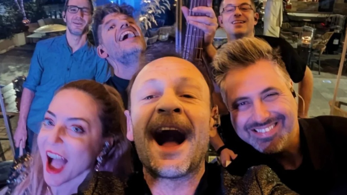 Μπουνιές και κλωτσιές σε τραγουδιστή σε μαγαζί της Αθήνας για… γυναίκες! (ΦΩΤΟ)