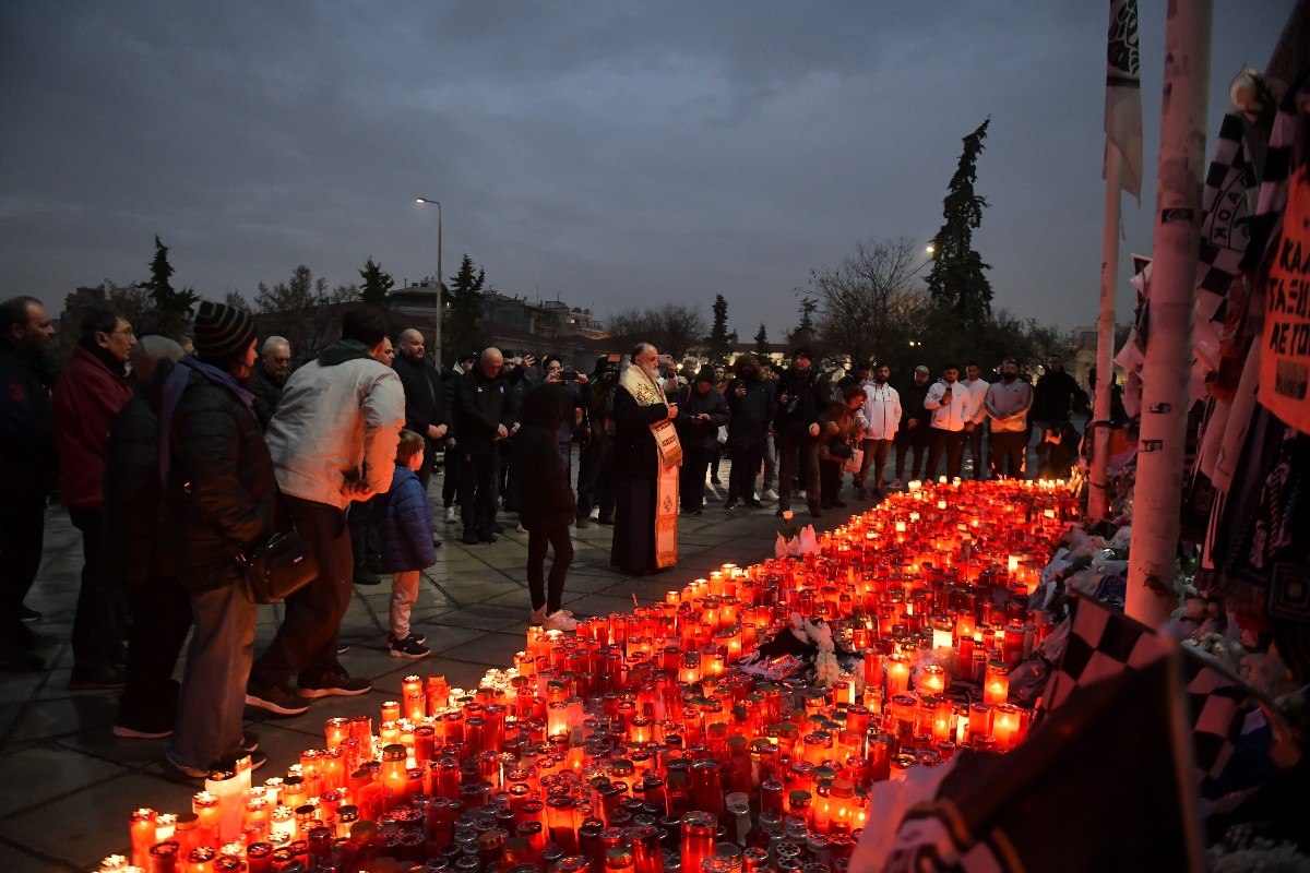 Τρισάγιο στην Τούμπα για τους επτά νεκρούς του δυστυχήματος στη Ρουμανία