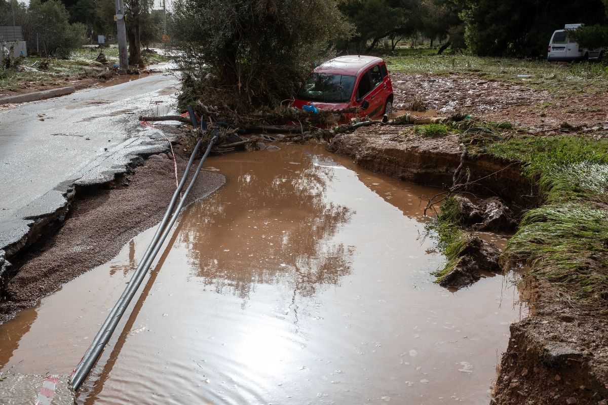 Καταστροφές από την κακοκαιρία στη Βάρη
