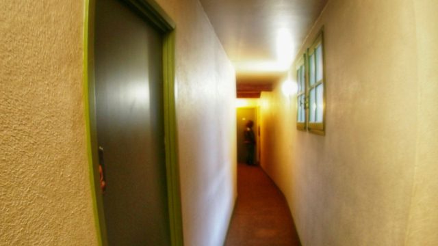 Ξενοδοχεία, Airbnb, τουαλέτες: Το απόλυτο tip για να βρίσκετε τυχόν κρυφές κάμερες