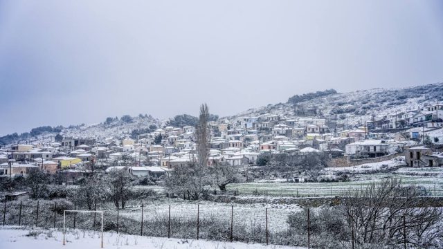 Καιρός σήμερα 18/1: Η ψυχρή εισβολή «παγώνει» τη χώρα – Τι λένε Κολυδάς και Καλλιάνος για τα χιόνια