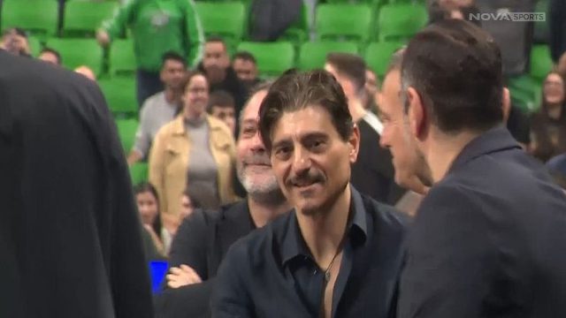 Η εντυπωσιακή ξανθιά γύρισε στο ΟΑΚΑ και την postαρε και ο Γιαννακόπουλος! (ΦΩΤΟ)