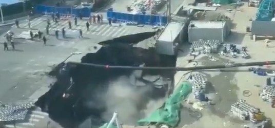 Υποχωρεί το έδαφος σε δρόμο της Σανγκάης της Κίνας