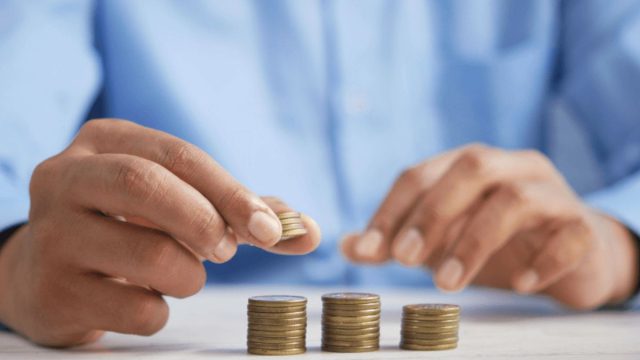 Εφιάλτης κατασχέσεων: Πώς να σώσετε μισθούς, συντάξεις και το ακατάσχετο των 1.250€