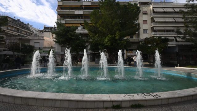Καλλιθέα: Γιατί το παγωμένο νερό του σιντριβανιού έγινε «ασπίδα» για τον εγκέφαλο της 2,5 ετών μικρής – Η συγκρατημένη αισιοδοξία των γιατρών