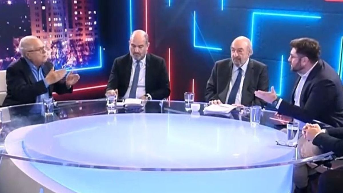 Εκτός ορίων η κόντρα Δρυμιώτη – Ζαχαριάδη για Χίο:«Γιατί πιστεύετε τους λαθρομετανάστες;» – «Κάνετε βρωμερό αντικομμουνισμό»