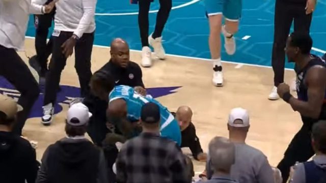 «Ζούγκλα» στο NBA: Γροθιές στο ψαχνό και 4 αποβολές στο Σάρλοτ – Πίστονς!