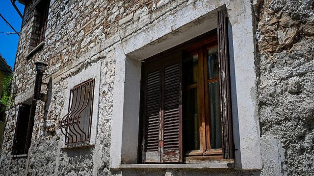 Το τέλος των «μεγάλων προσδοκιών»: Γιατί οι ξένοι αγοραστές γυρίζουν την πλάτη στις μεγάλες και παλιές επαύλεις