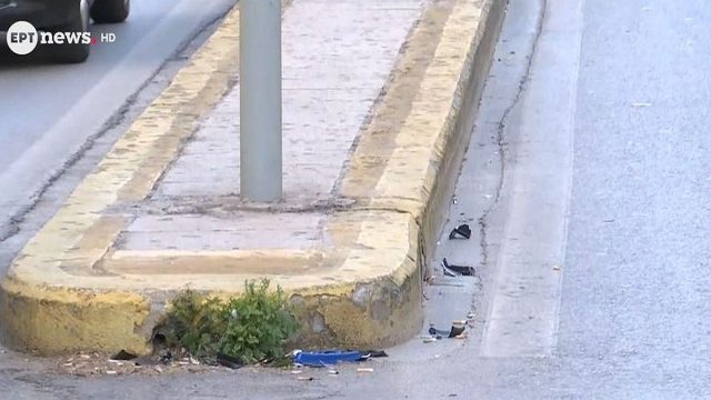 Αιματοβαμμένη άσφαλτος στην Πατησίων: Πεζή γυναίκα έχασε τη ζωή της από μηχανή που πέρασε με κόκκινο