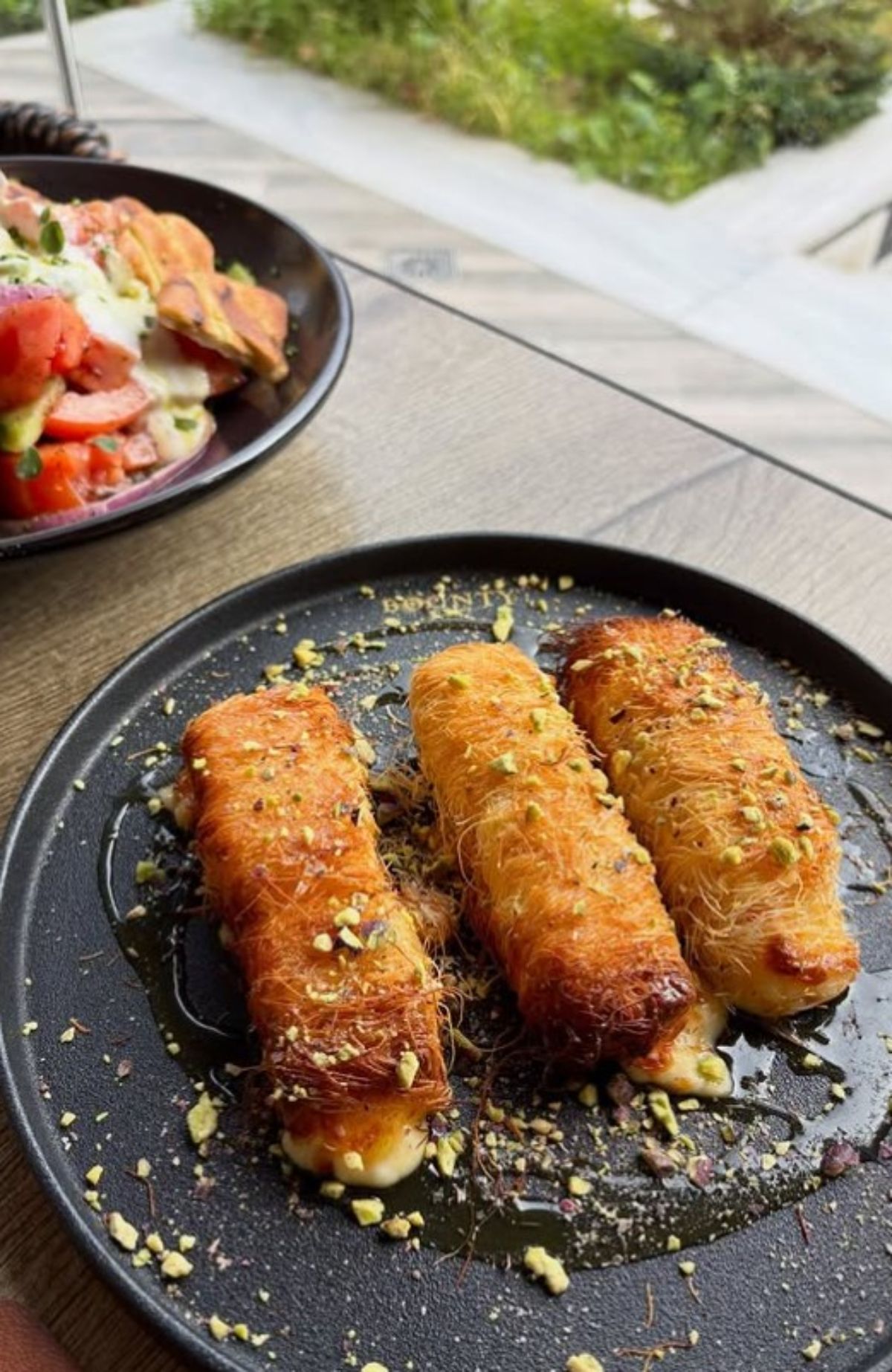 Σαγανάκι κανταΐφι με μέλι