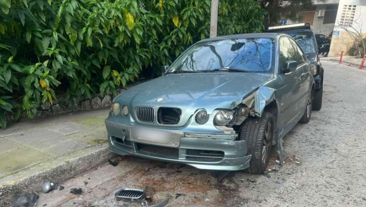 Κολωνάκι: Γνωστή τραγουδίστρια «θέρισε» 5 αυτοκίνητα με 0,83 αλκοόλ στο αίμα
