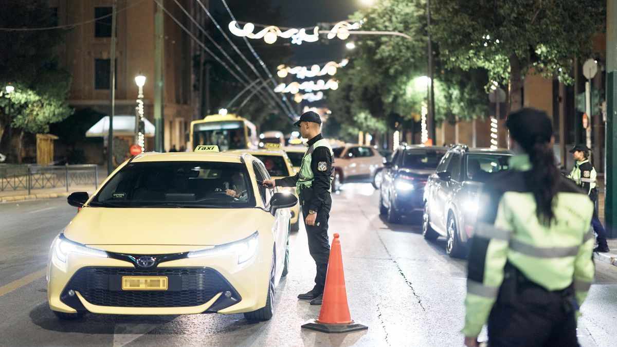 Μπλόκα Τροχαίας: Τσιλιαδόροι προειδοποιούν για αλκοτέστ με… 20 ευρώ και περνούν τα ΙΧ δίχως έλεγχο