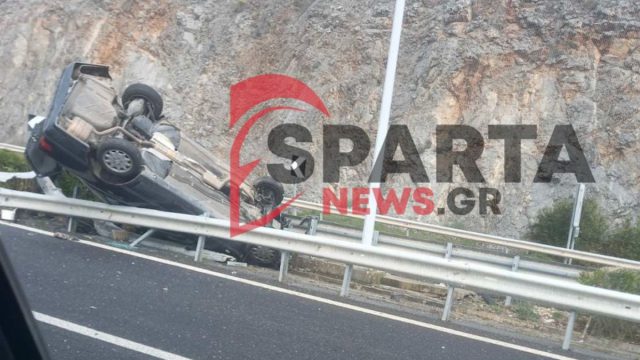 Σοκαριστικό τροχαίο με ανατροπή στην Εθνική Οδό Τρίπολης – Κορίνθου / ΙΧ προσέκρουσε σε μεταλλικές μπάρες