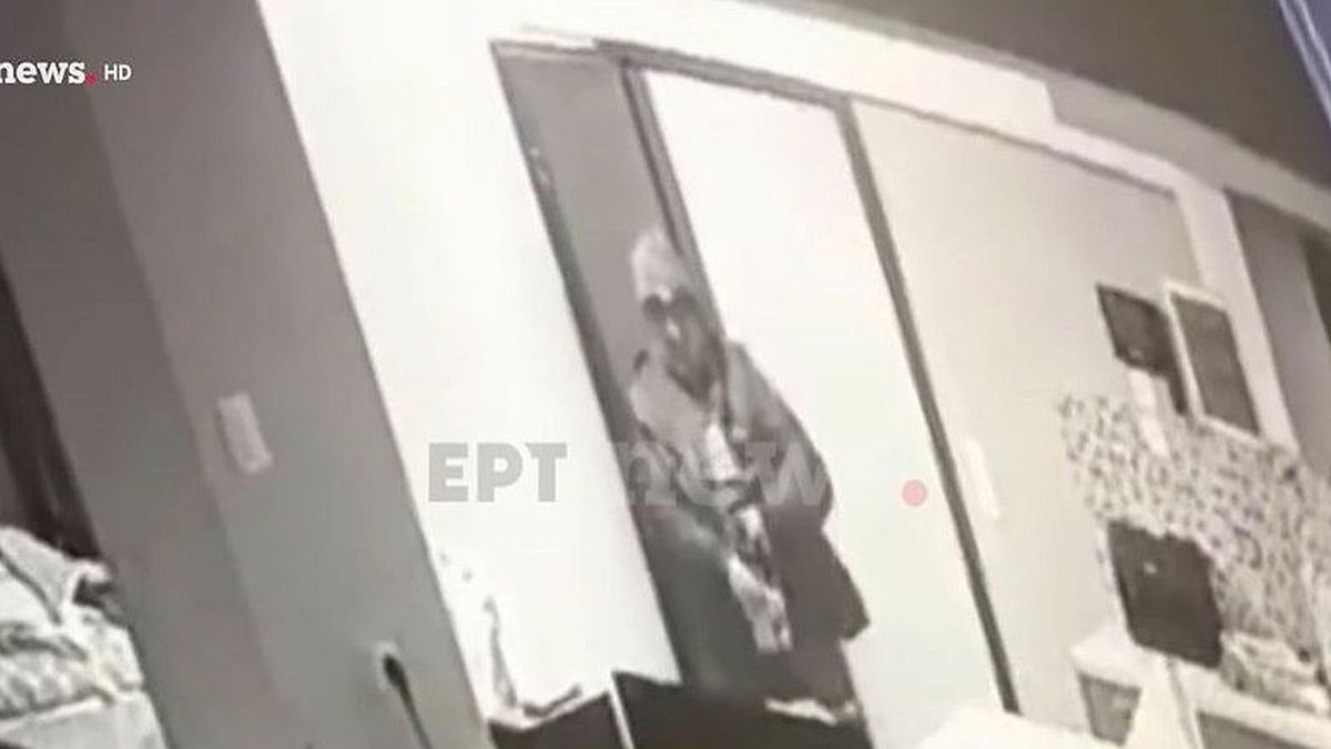 Κυψέλη: Η στιγμή που ο 64χρονος ήρθε πρόσωπο με πρόσωπο με τη μητέρα των κοριτσιών ΑμεΑ – Την έδερνε με μανία