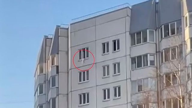Θαύμα: Βρέφος έπεσε από ύψος 33 μέτρων και σώθηκε – Το «δίχτυ» σωτηρίας με ένα παλτό