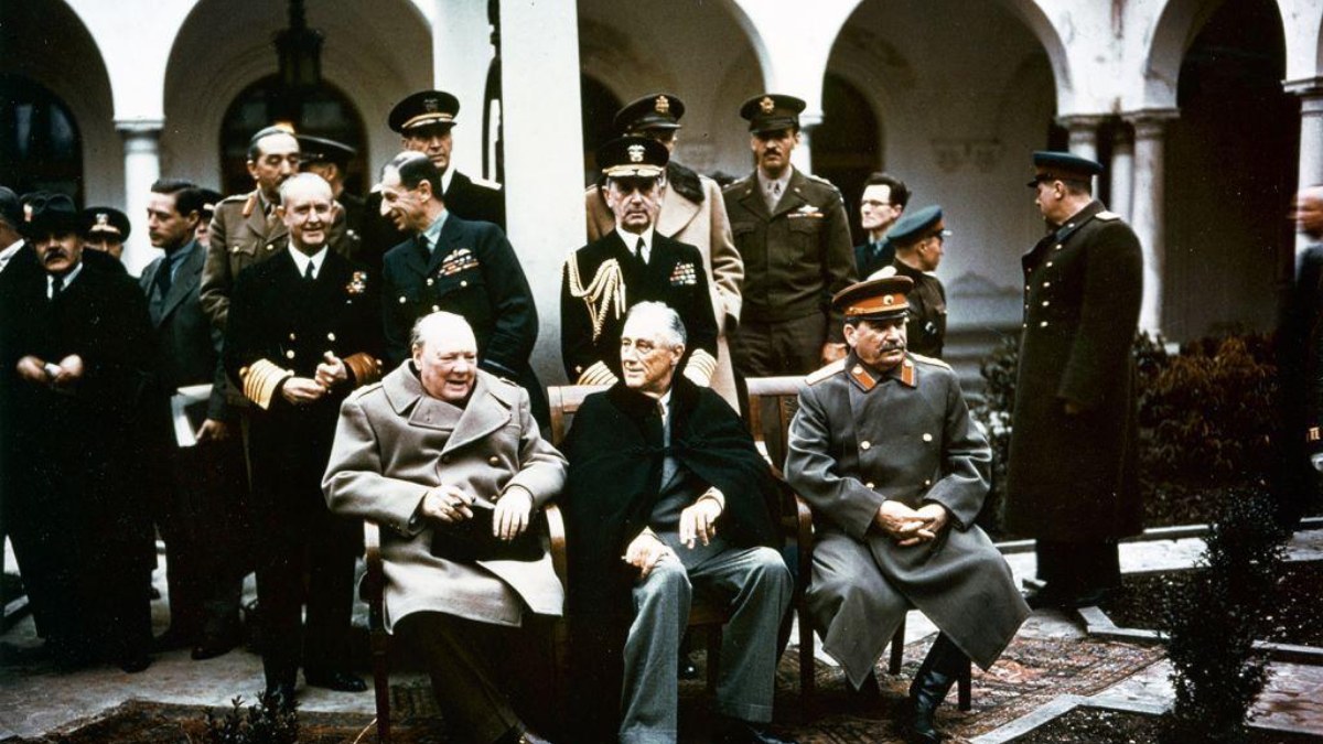 Σαν σήμερα, 11 Φεβρουαρίου 1945: Η μεγάλη παρτίδα της Κριμαίας – Όταν ο Ρούσβελτ, ο Τσόρτσιλ και ο Στάλιν «τεμάχισαν» το μέλλον στη Γιάλτα