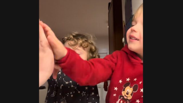 Υπέροχη Ελληνίδα μάνα έκανε το πιο έξυπνο challenge στα παιδιά της και οι μπόμπιρες τα κατάφεραν