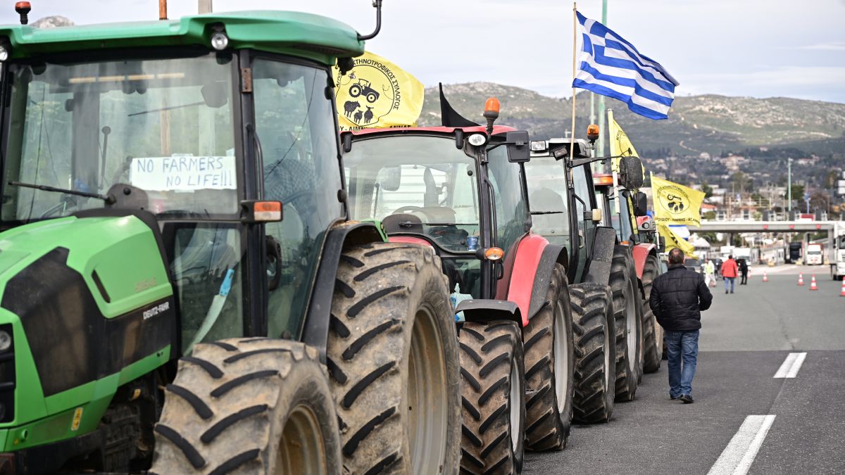 Αγροτικό συλλαλητήριο: Στις Αφίδνες τα πρώτα τρακτέρ – Περνούν από απολύμανση πριν το Σύνταγμα