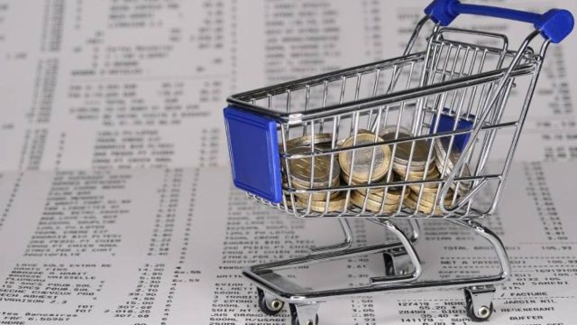 Ακρίβεια δύο ταχυτήτων: Εκτίναξη 25% στο μοσχάρι, άνοδος 8,7% στα ενοίκια και πιέσεις σε όλο το μέτωπο